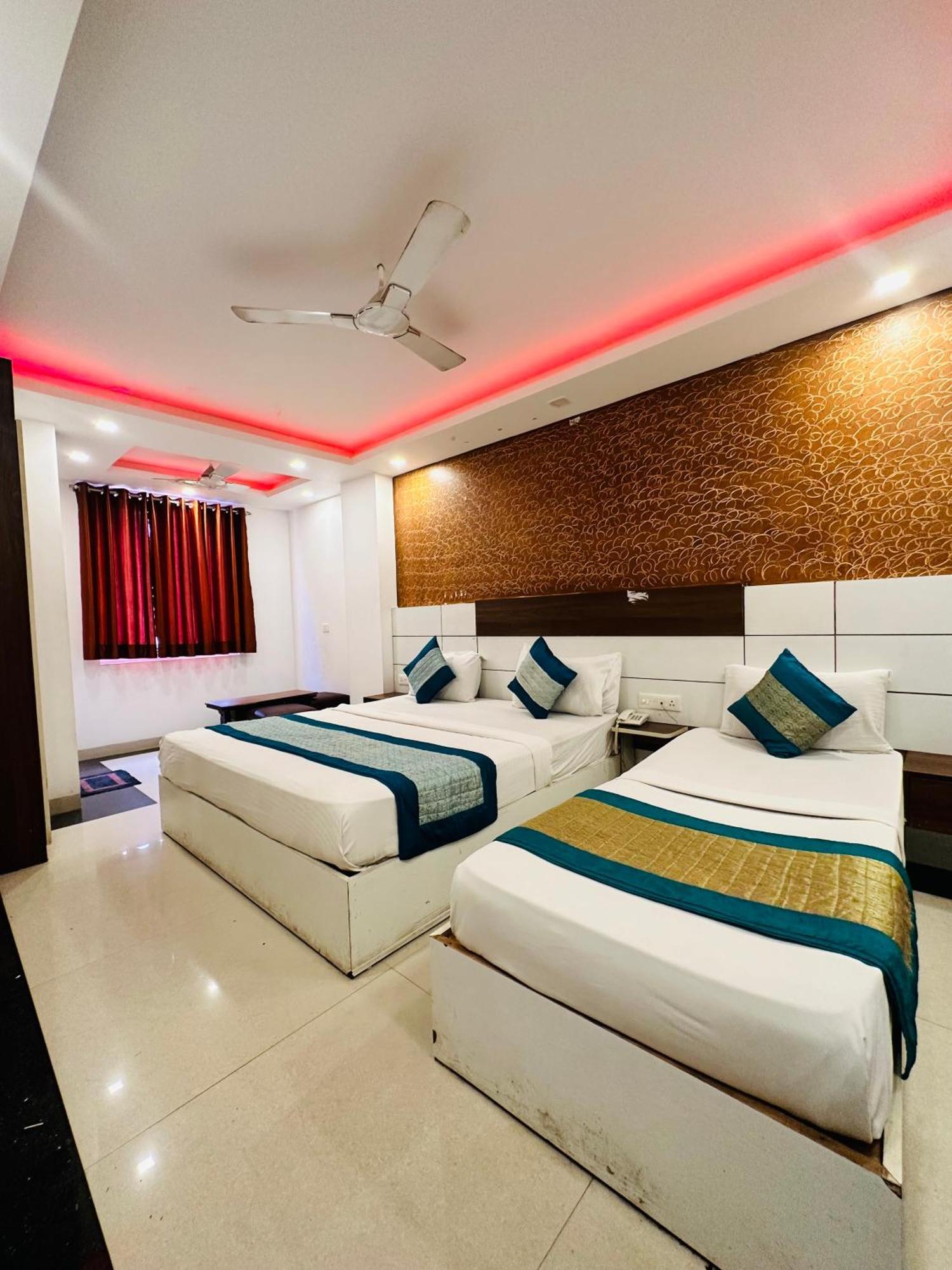Airport Hotel Mayank Residency New Delhi Buitenkant foto
