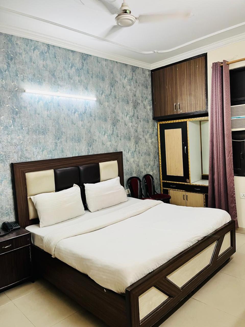 Airport Hotel Mayank Residency New Delhi Buitenkant foto